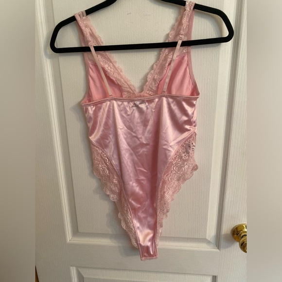 Urban outfitters pink satin lace bodysuit - Picture 4 of 8